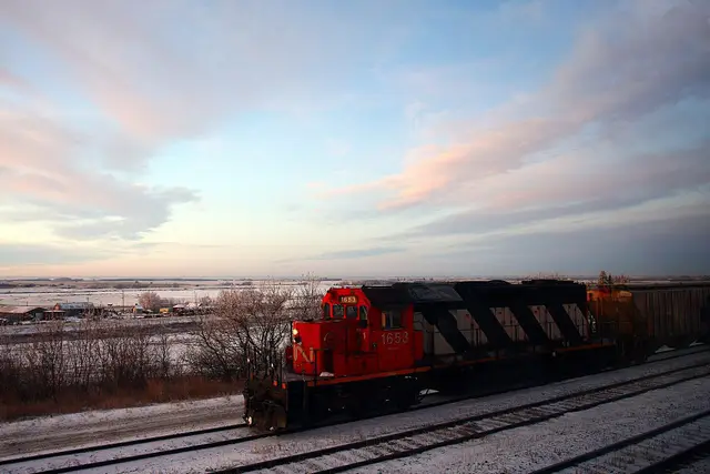 CN locomotive 1653 at sunrise